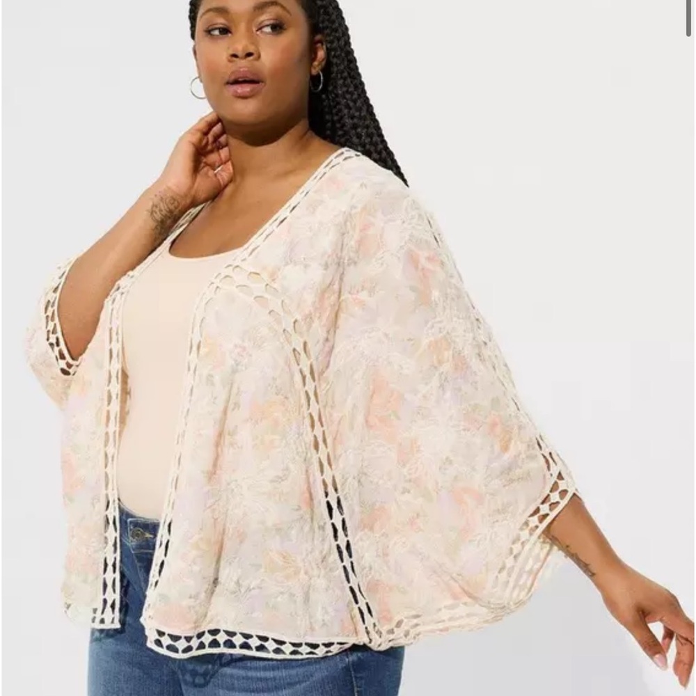 Torrid Crochet Lace Inset Kimono Size 3/4